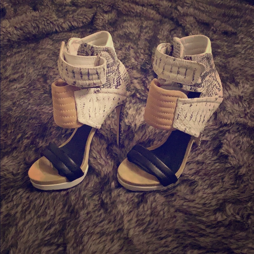 Mia Limited Addition Rocco Hi Hi Heel Snakeskin